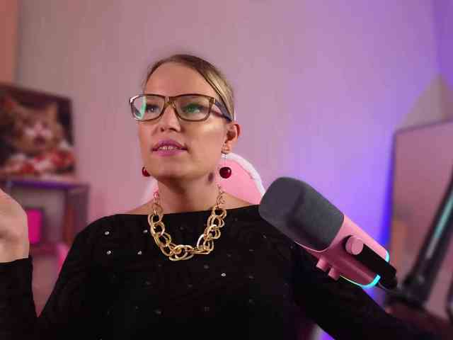 Findom_Lady_Shine webcam