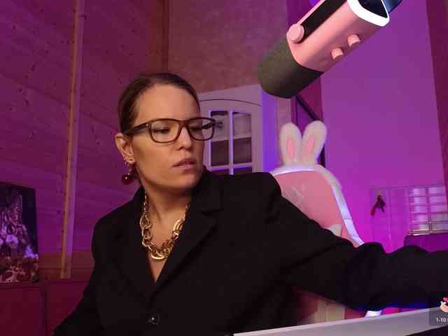 Findom_Lady_Shine webcam