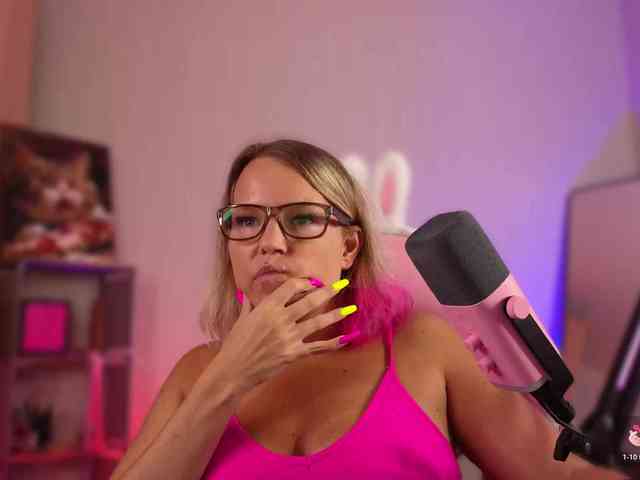 Findom_Lady_Shine webcam