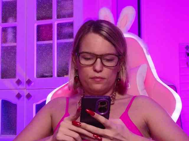 Findom_Lady_Shine webcam