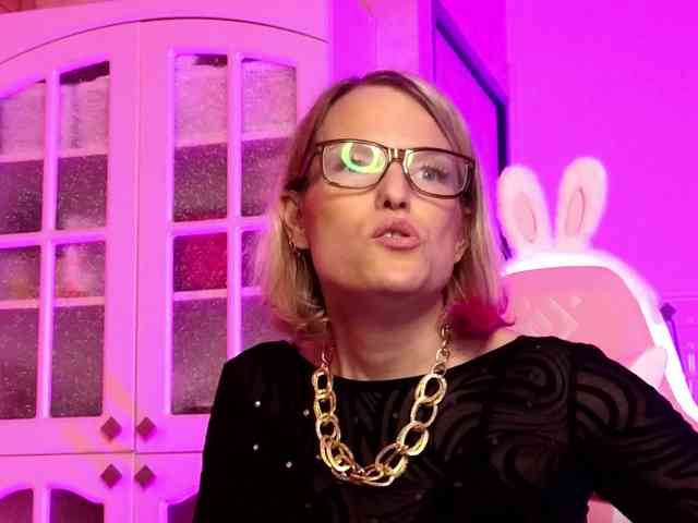 Findom_Lady_Shine webcam