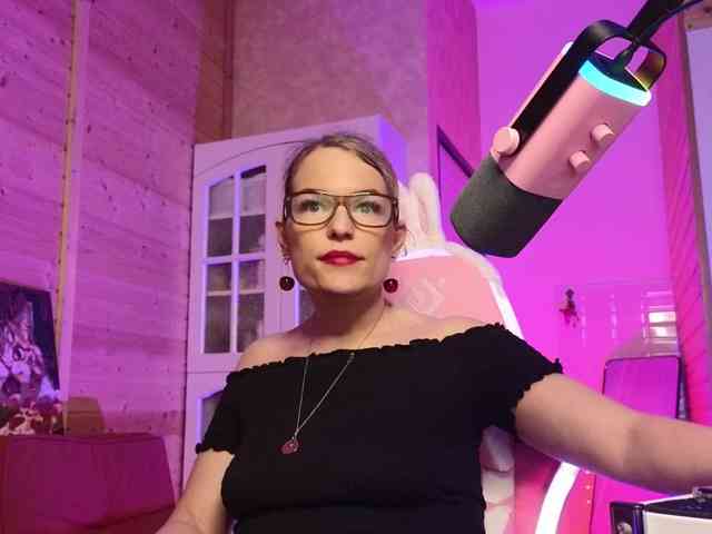 Findom_Lady_Shine webcam