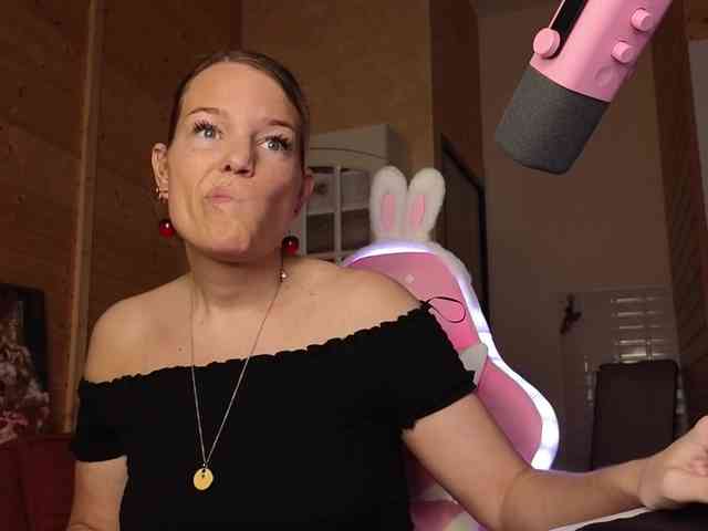 Findom_Lady_Shine webcam