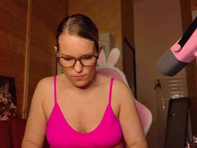 Findom_Lady_Shine webcam
