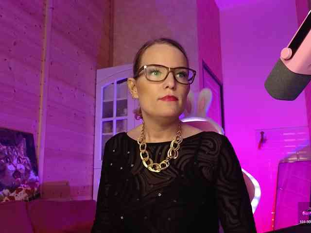 Findom_Lady_Shine webcam