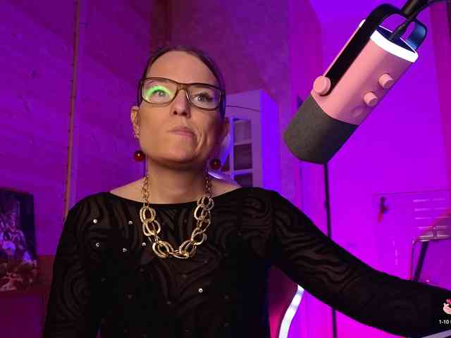 Findom_Lady_Shine webcam