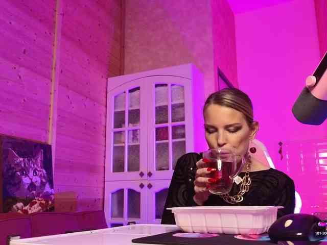 Findom_Lady_Shine webcam