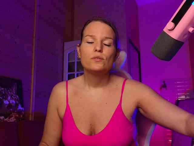 Findom_Lady_Shine webcam
