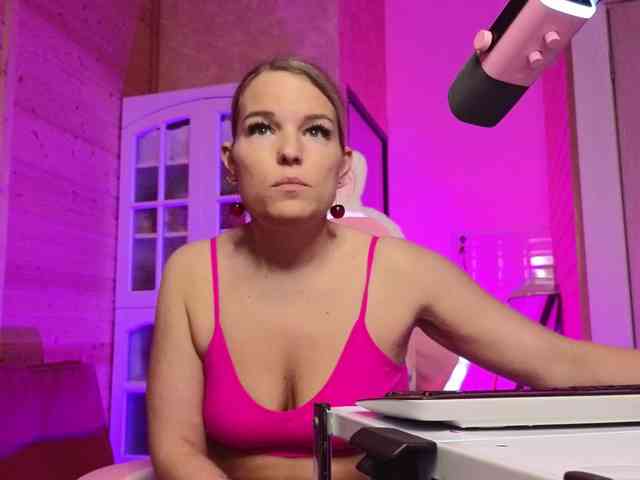 Findom_Lady_Shine webcam