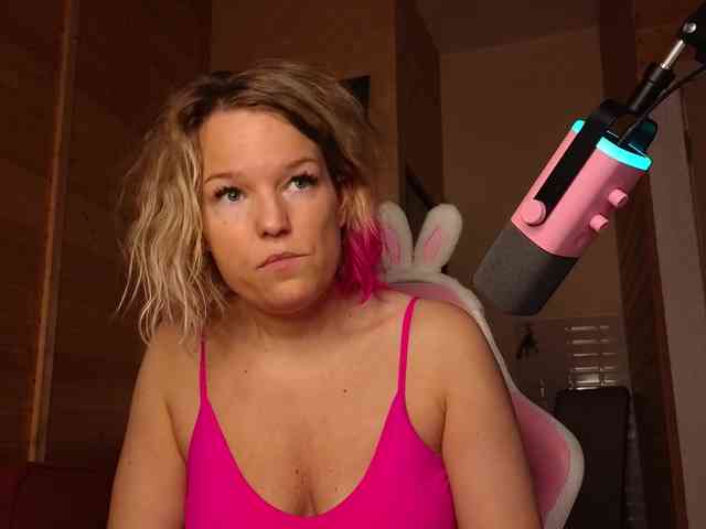 Findom_Lady_Shine webcam