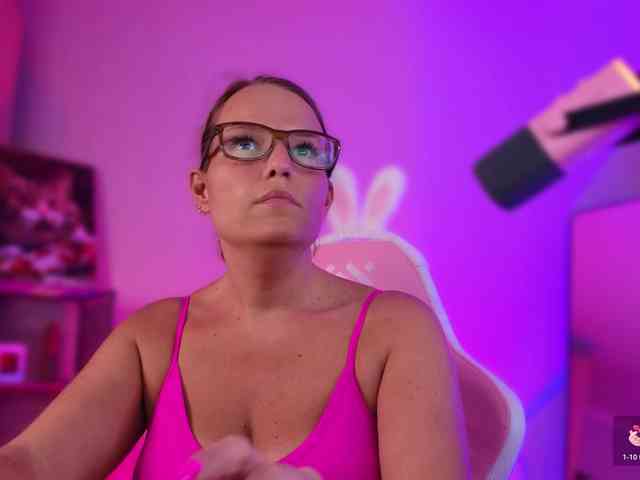 Findom_Lady_Shine webcam
