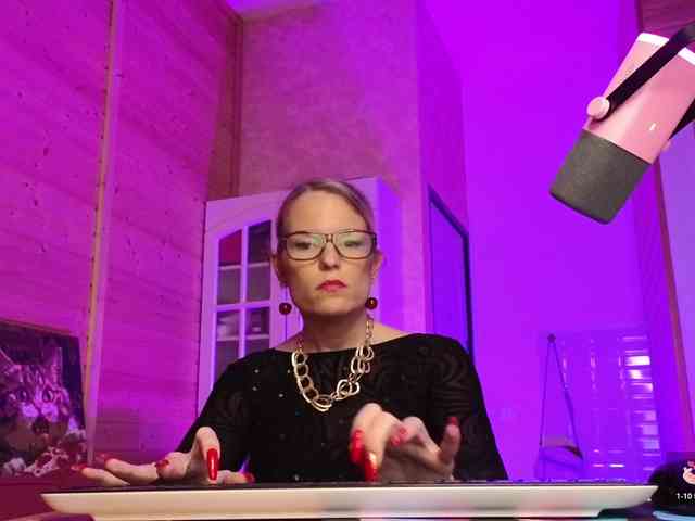 Findom_Lady_Shine webcam