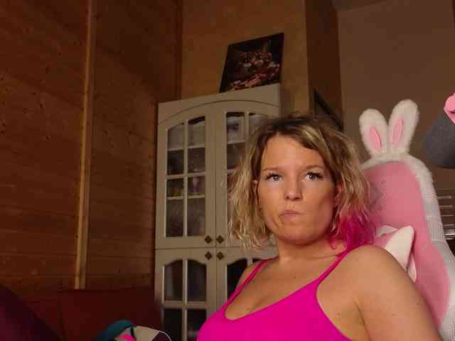 Model: Findom_Lady_Shine