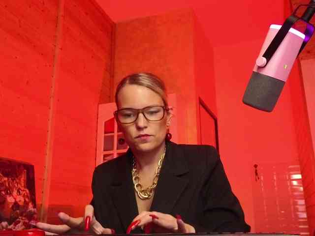 Findom_Lady_Shine webcam