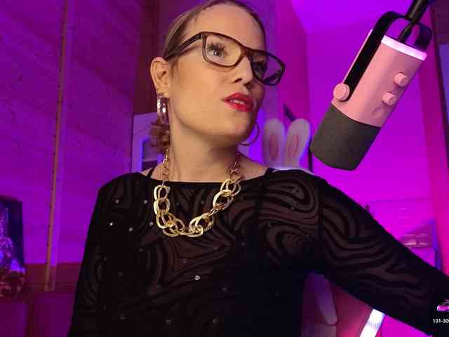Findom_Lady_Shine webcam