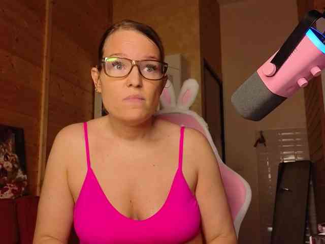 Findom_Lady_Shine webcam