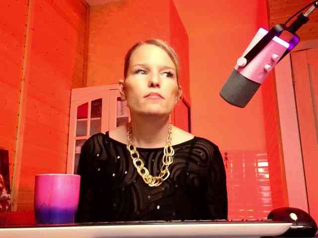 Findom_Lady_Shine webcam