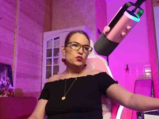Findom_Lady_Shine webcam