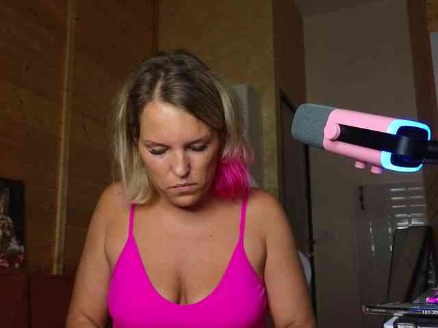 Findom_Lady_Shine webcam