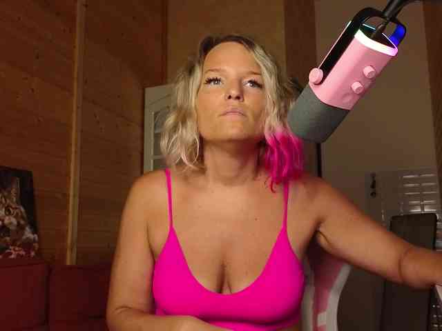 Findom_Lady_Shine webcam
