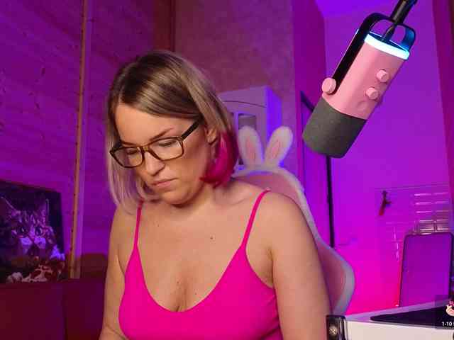 Findom_Lady_Shine webcam