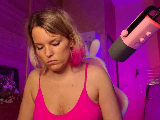 Findom_Lady_Shine webcam