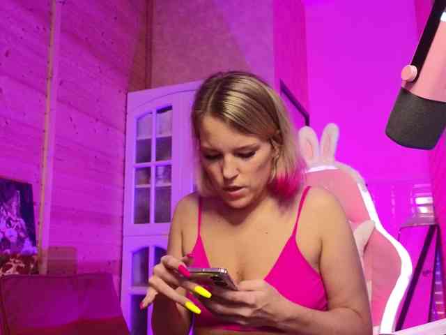 Findom_Lady_Shine webcam