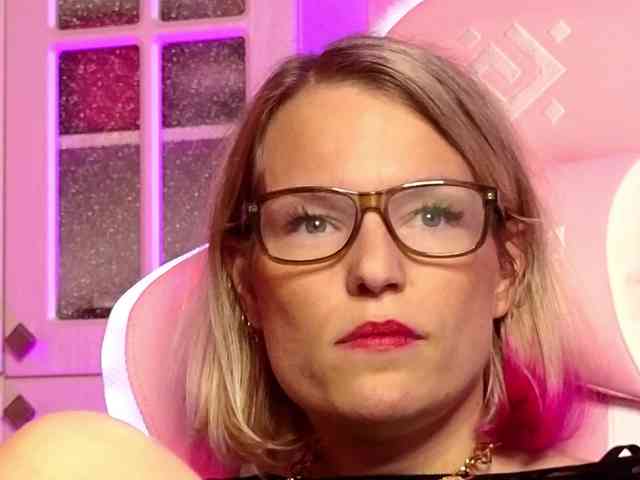 Findom_Lady_Shine webcam