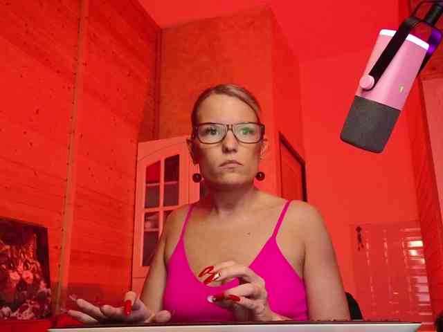 Findom_Lady_Shine webcam