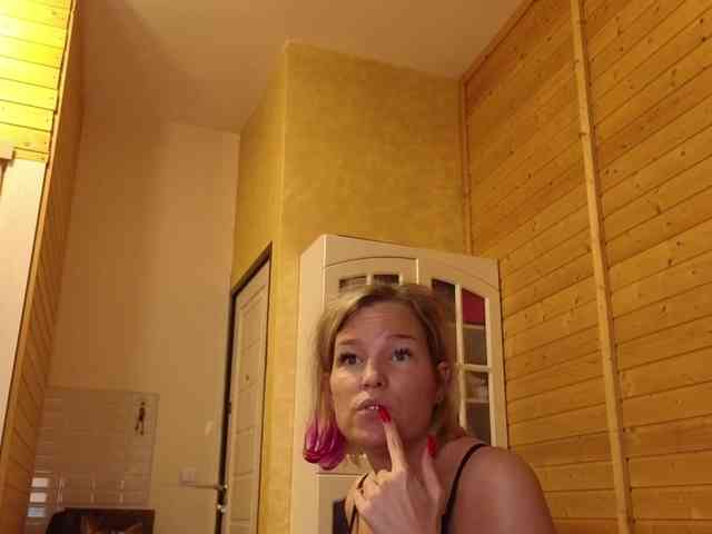 Findom_Lady_Shine webcam