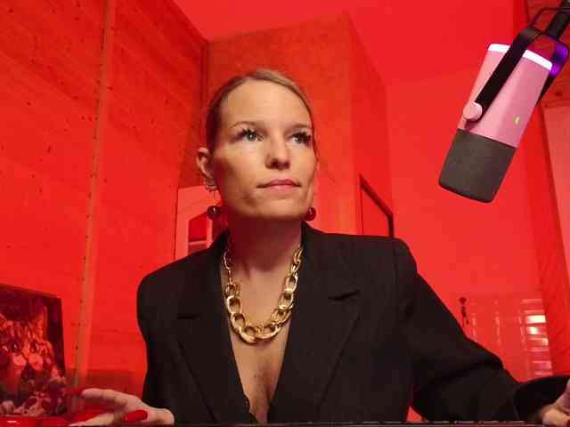 Findom_Lady_Shine webcam