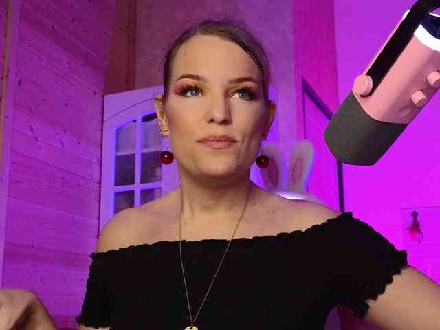 Findom_Lady_Shine webcam