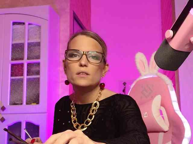 Findom_Lady_Shine webcam