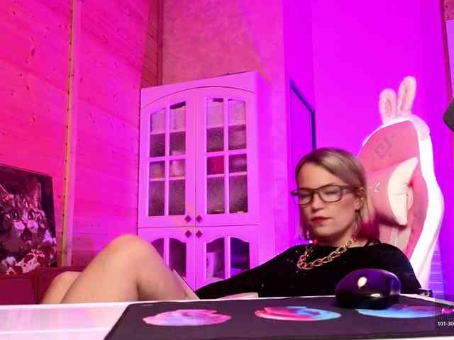 Findom_Lady_Shine webcam