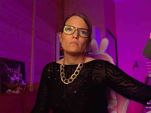 Findom_Lady_Shine webcam