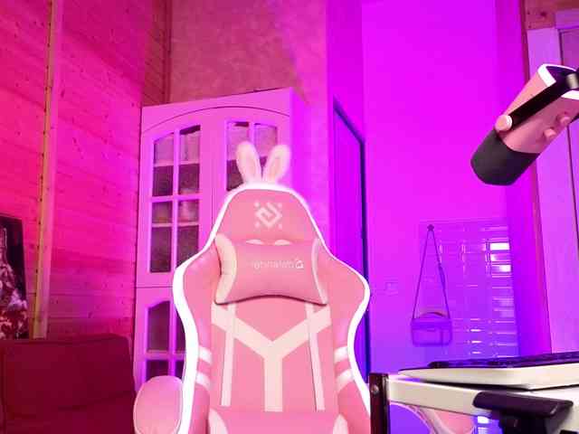 Findom_Lady_Shine webcam