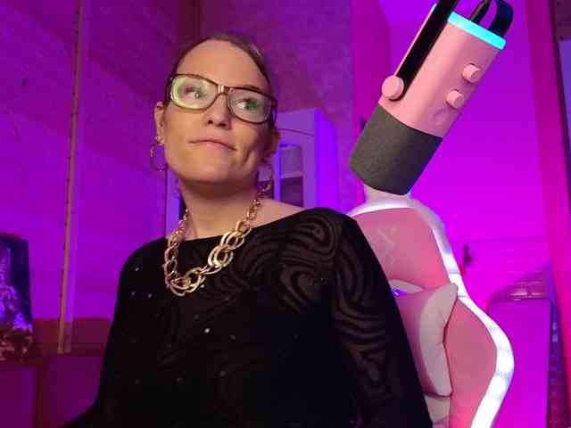 Findom_Lady_Shine webcam