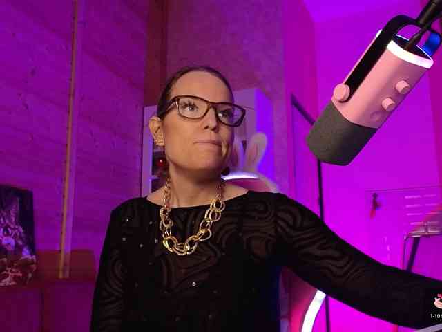 Findom_Lady_Shine webcam