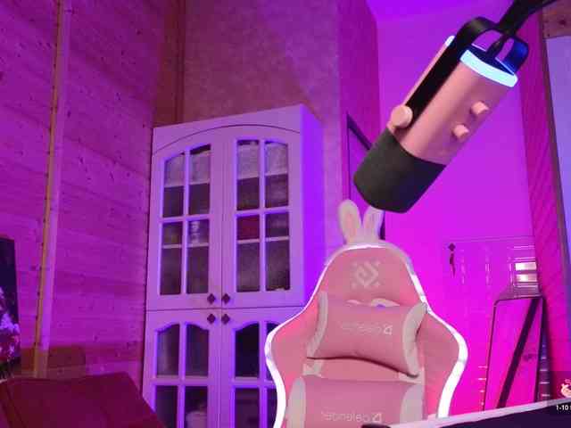 Findom_Lady_Shine webcam