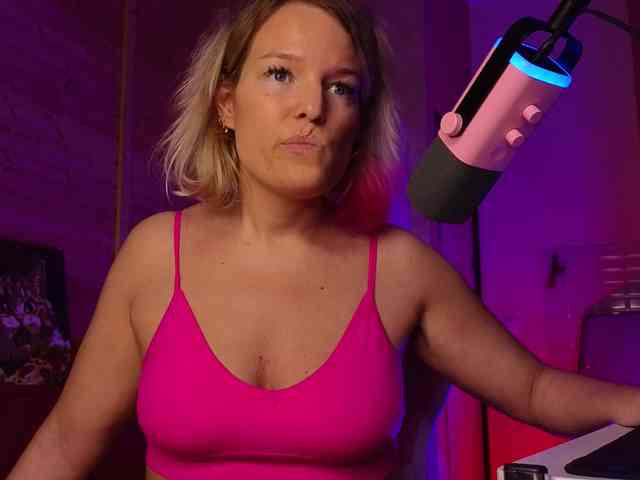 Findom_Lady_Shine webcam