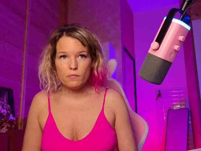 Findom_Lady_Shine webcam
