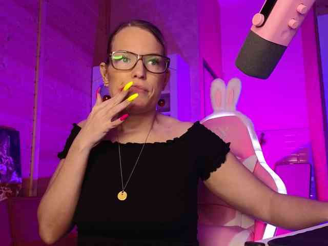 sweeteve050 Live Webcam on BongaCams