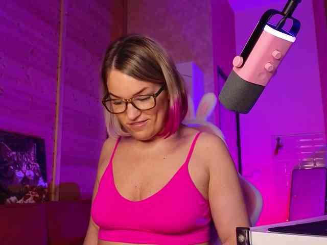 Findom_Lady_Shine webcam
