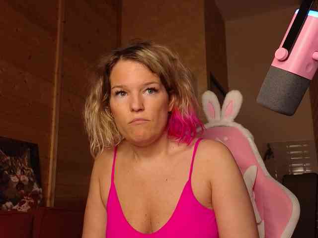 Findom_Lady_Shine webcam
