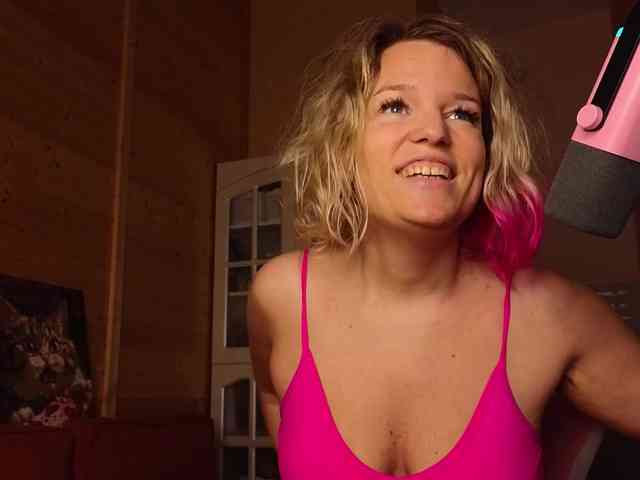 Findom_Lady_Shine webcam