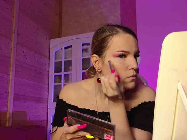 Findom_Lady_Shine webcam