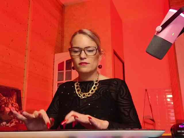 Findom_Lady_Shine webcam