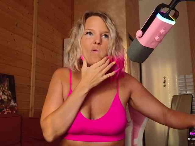 Findom_Lady_Shine webcam