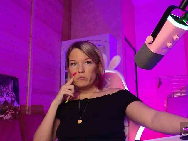 Findom_Lady_Shine webcam