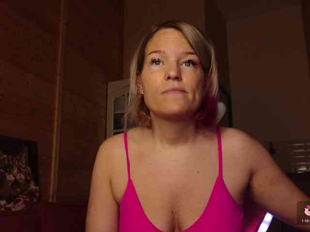 Findom_Lady_Shine webcam